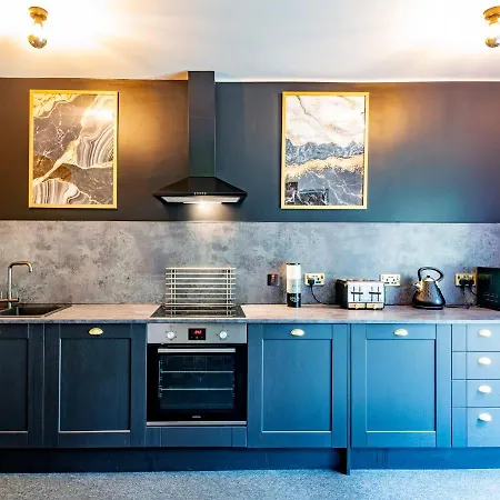 The Headingley House Leeds - Hot Tub - Sleeps Up To 12 - Ev Charging Leeds (West Yorkshire)