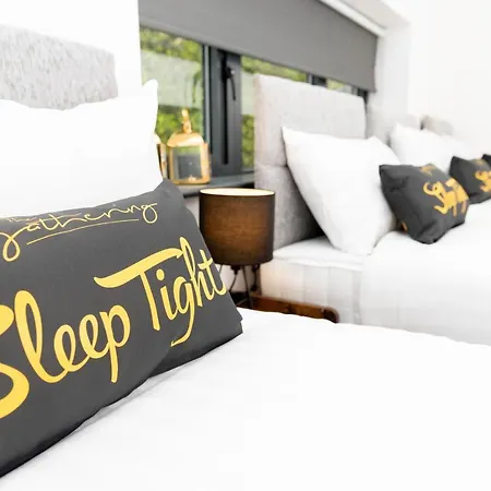The Headingley House Leeds - Hot Tub - Sleeps Up To 12 - Ev Charging ليدز