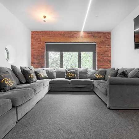 The Headingley House Leeds - Hot Tub - Sleeps Up To 12 - Ev Charging Apartment