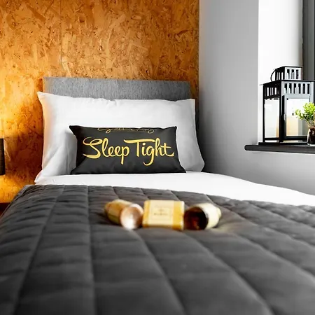 The Headingley House Leeds - Hot Tub - Sleeps Up To 12 - Ev Charging Apartment Leeds (West Yorkshire)