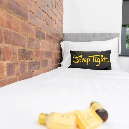 The Headingley House Leeds - Hot Tub - Sleeps Up To 12 - Ev Charging * Leeds (West Yorkshire)